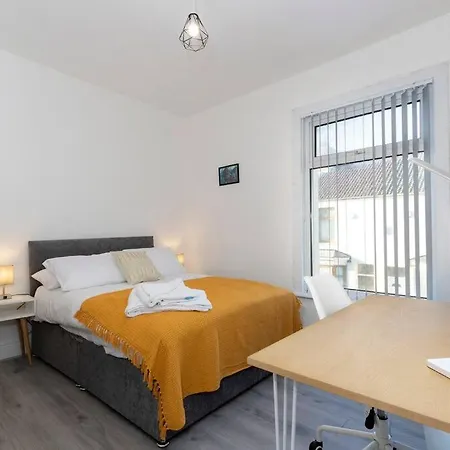 Апартаменты Enfield House *