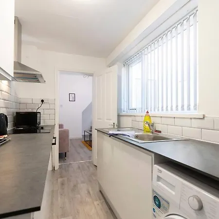 Апартаменты Enfield House *