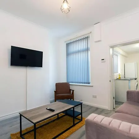Enfield House 公寓 *